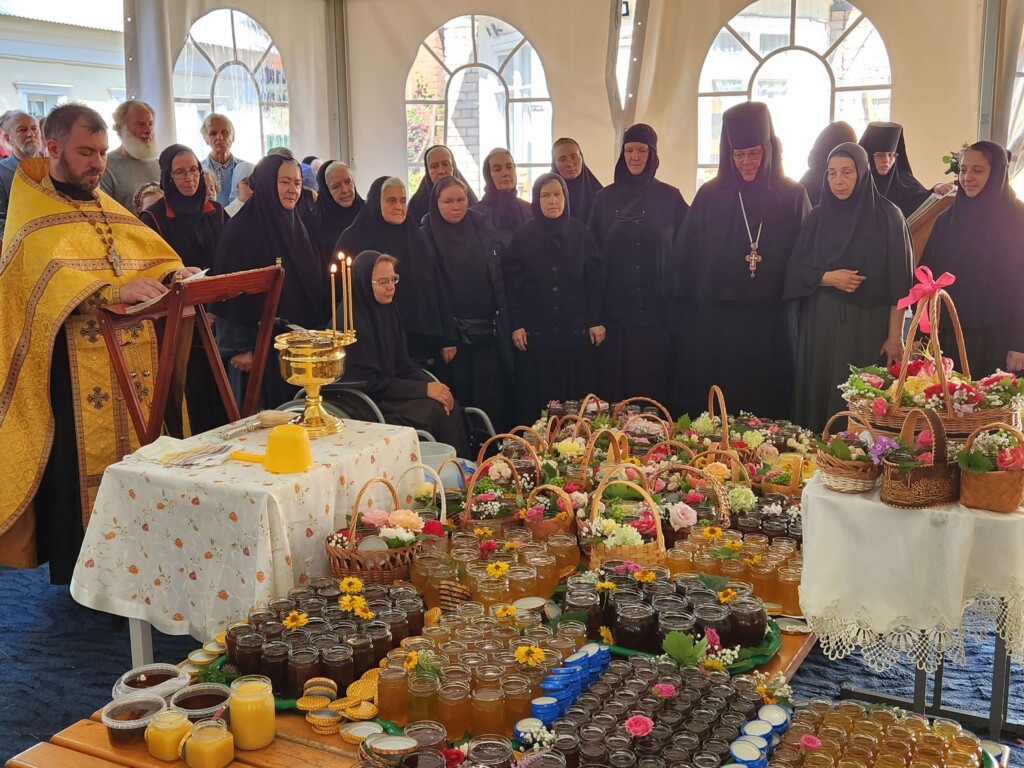 Богородицкий Житенный женский монастырь. Богородицкий Житенный женский монастырь г Осташков. Богородице Житенный женский монастырь дети.