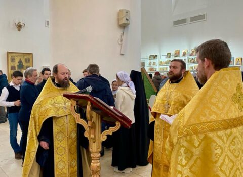 Духовенство, сестры и воспитанники Богородицкого Житенного монастыря приняли участие в молебне перед мощами свт. Николая